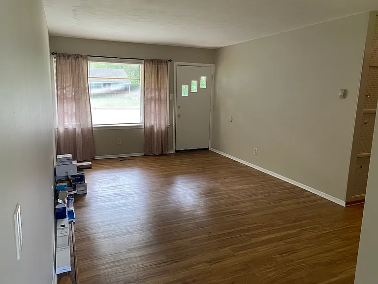 1411 Hartford Rd — Photo 6