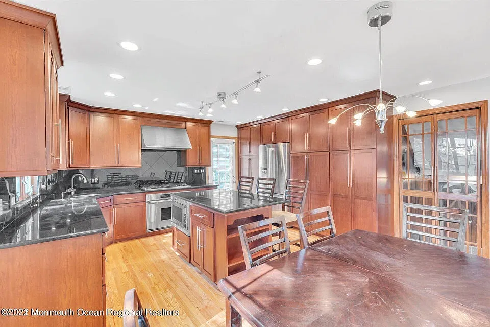 3 bed, 1837 sqft, $2,200 — Photo 4