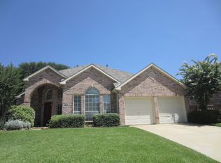 802 Peterstow Dr, Euless, TX 76039