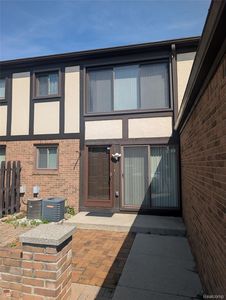 303 Country Club Dr, Saint Clair Shores, MI, 48082