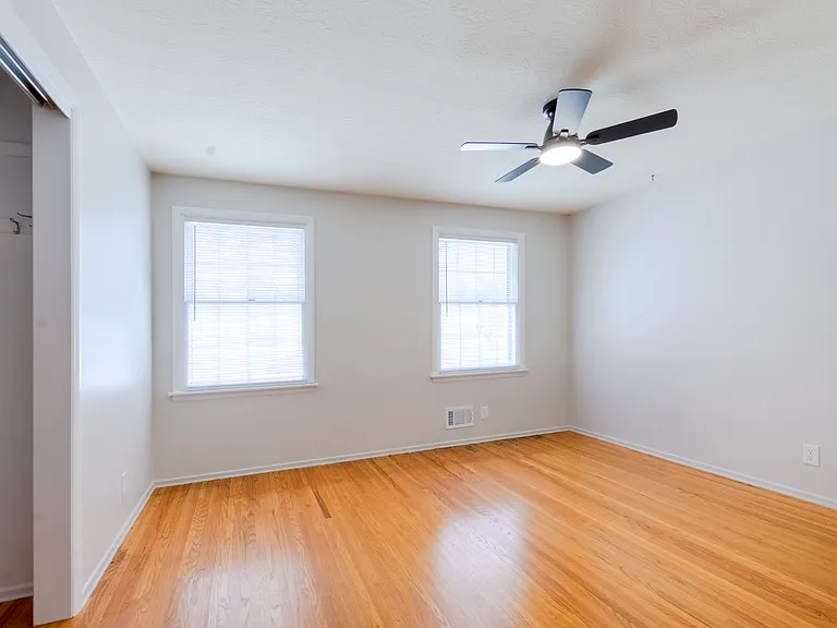 1 Larkspur Ln — Photo 14