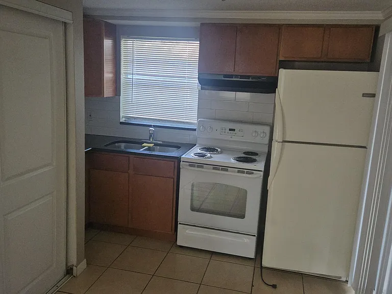 516 Winham St #A — Photo 5