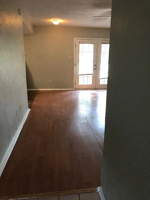 3 bed, 1215 sqft, $1,895 — Photo 2
