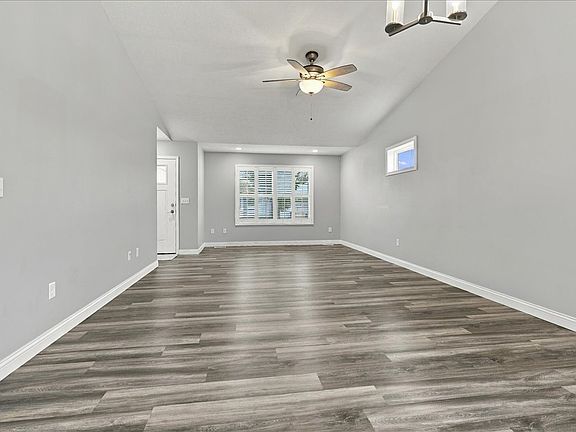 4th image of 304 Bobwhite Way