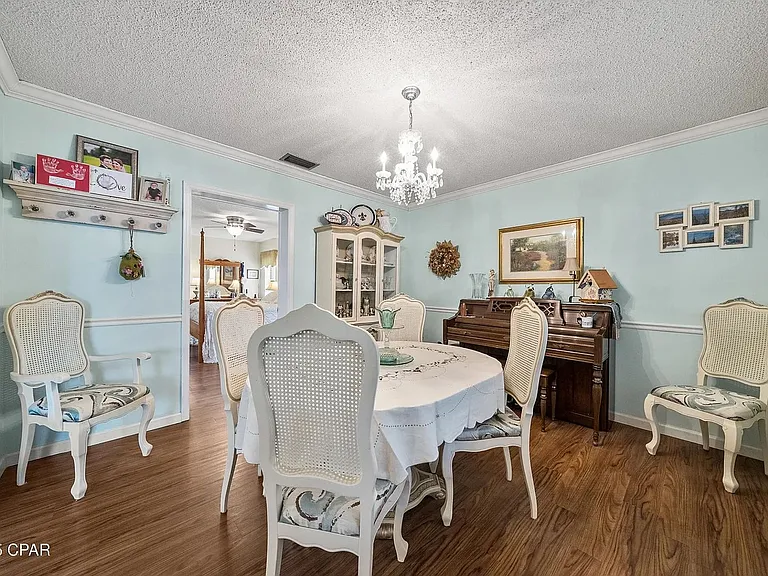 321 S Bonita Ave — Photo 10