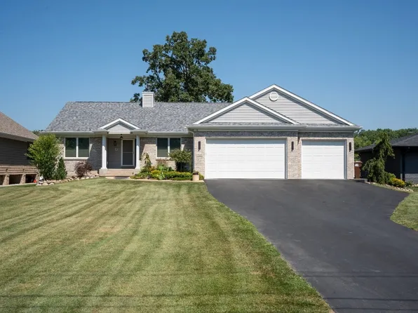 9508 Shore Dr, Machesney Park, IL 61115