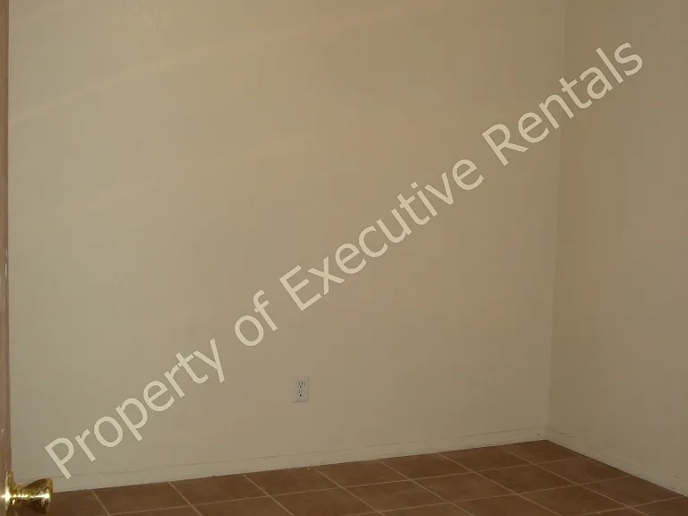 463 Salopek Blvd — Photo 5