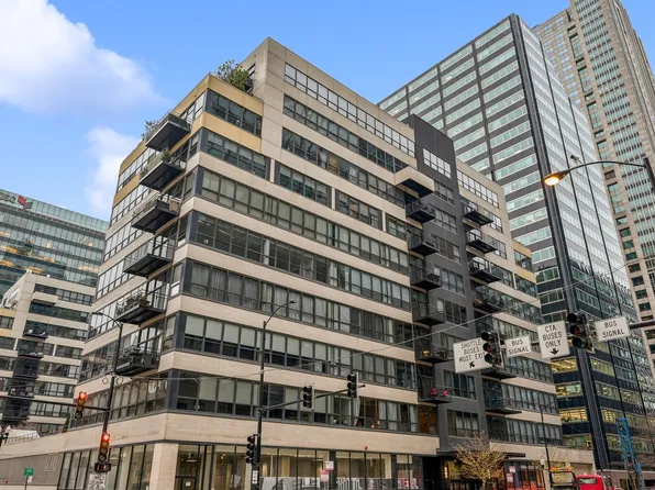 130 S Canal St APT 619, Chicago, IL 60606