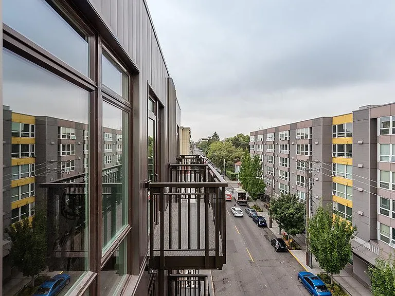Broadcast Apartments — Photo 23
