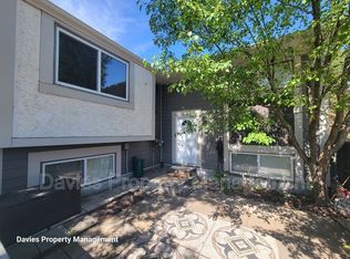 403 Willow Ct NW, Edmonton, AB T5T 2K7