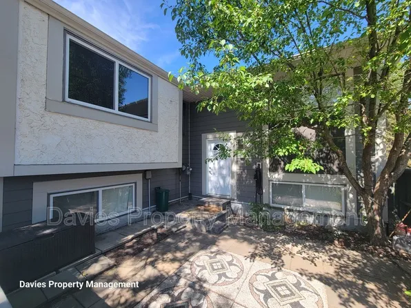 403 Willow Ct NW, Edmonton, AB T5T 2K7