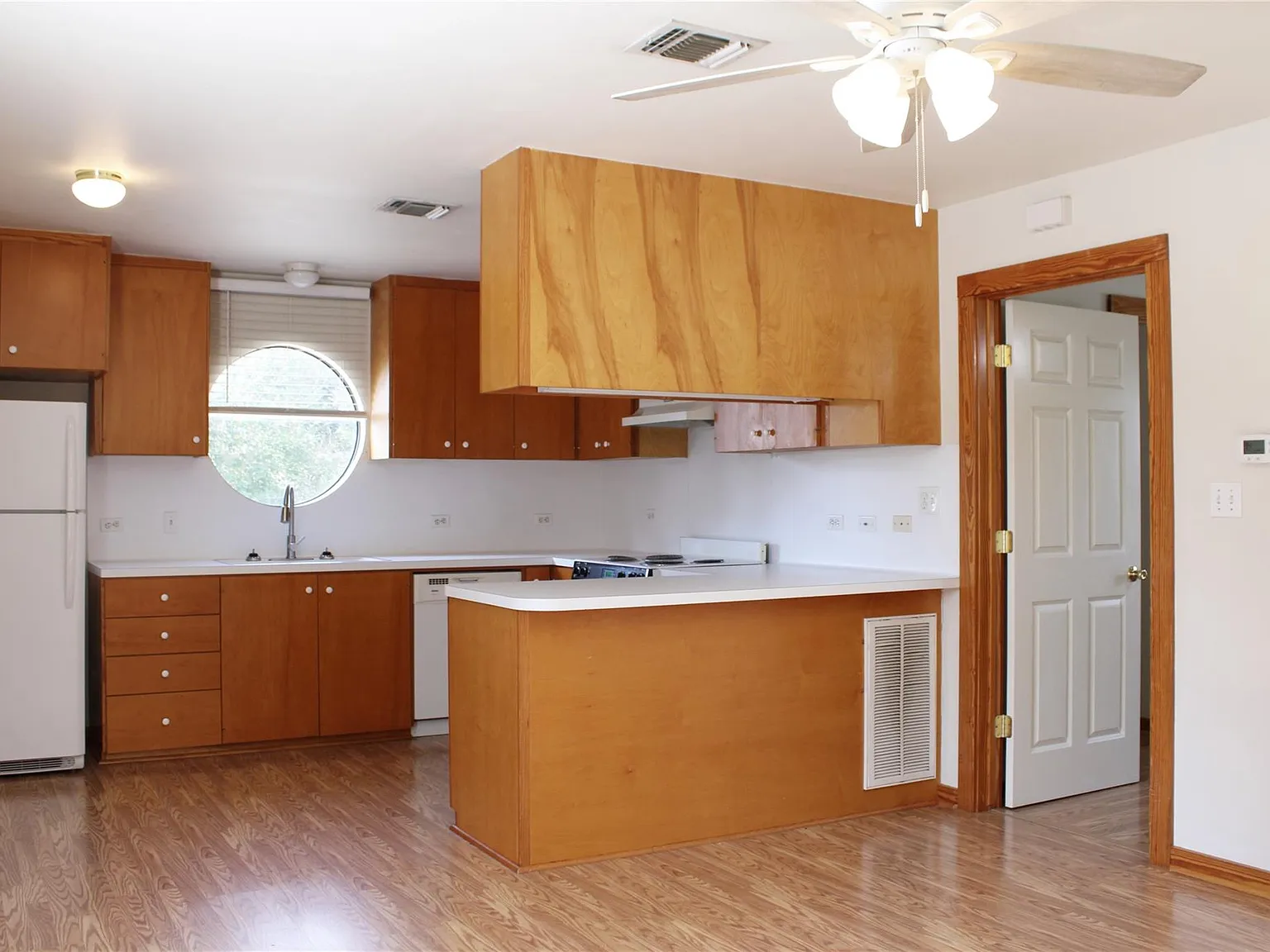 1 bed, 1.0 bath, 600 sqft, $1,100 — Photo 4