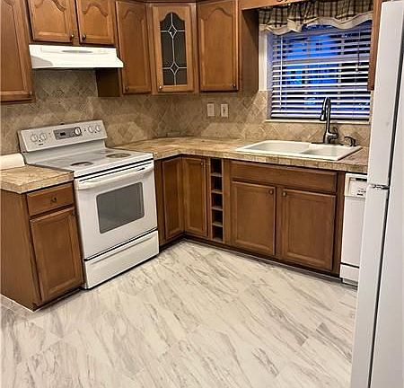 3rd image of 355 Sunshine Dr
