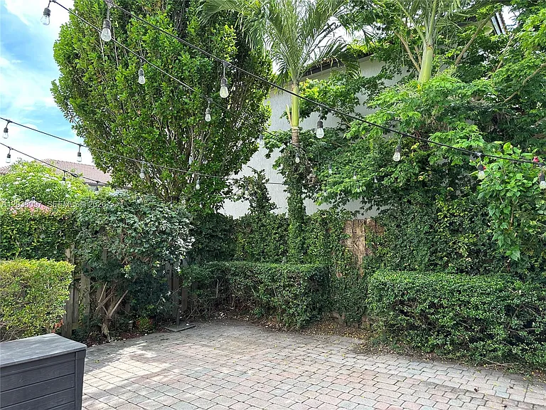 2555 SW 147th Path #2555 — Photo 2