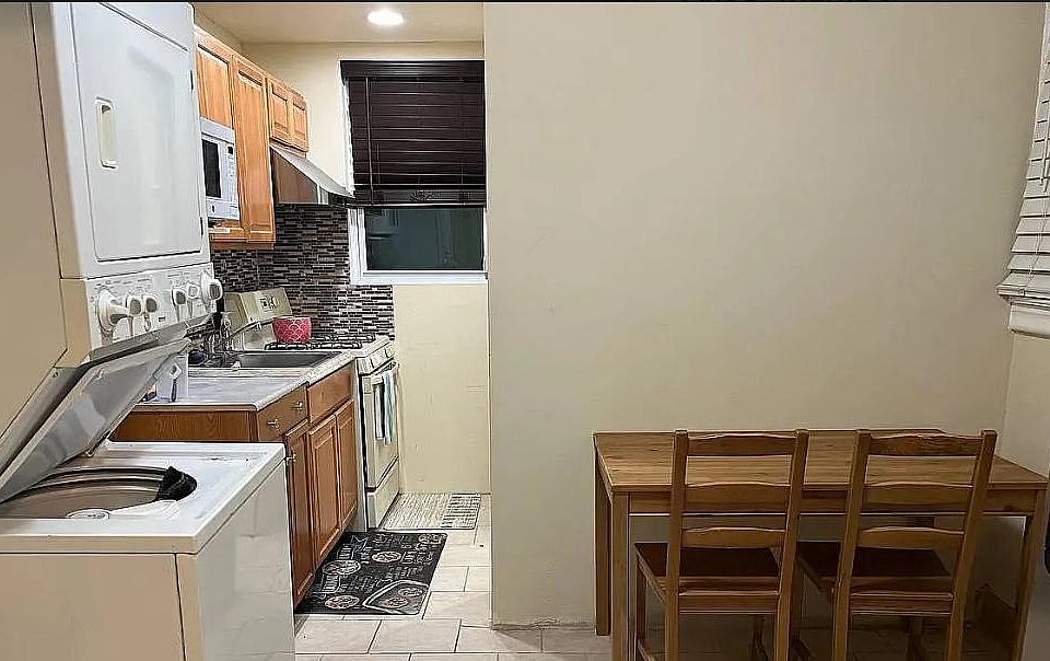 1st image of 1503 E Luzerne St Floor 1