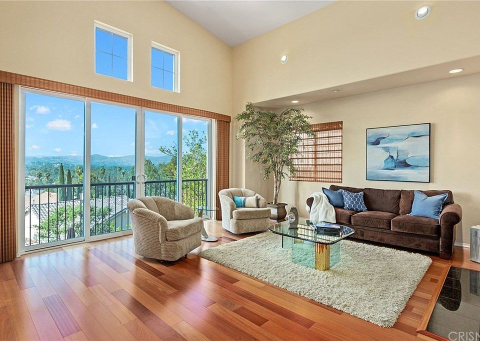 1st image of 5711 Como Cir