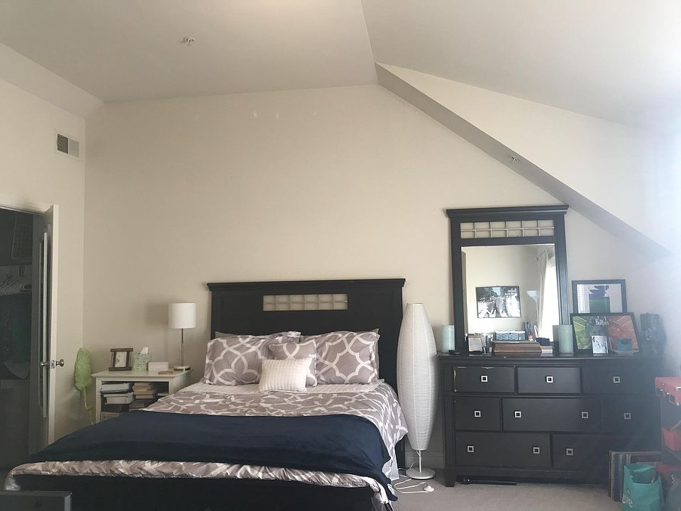 Bedroom (can be furnished w/ bed and dresser)