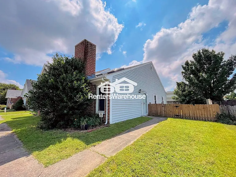 521 Brisa Dr — Photo 2