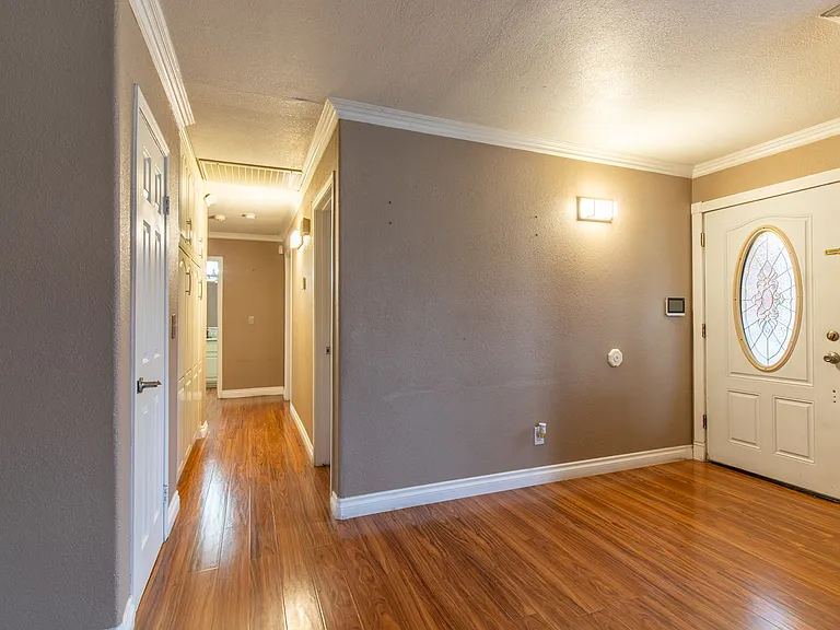 1714 Elena Dr — Photo 4
