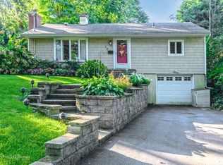 18 Walnut Pl, Huntington, NY 11743