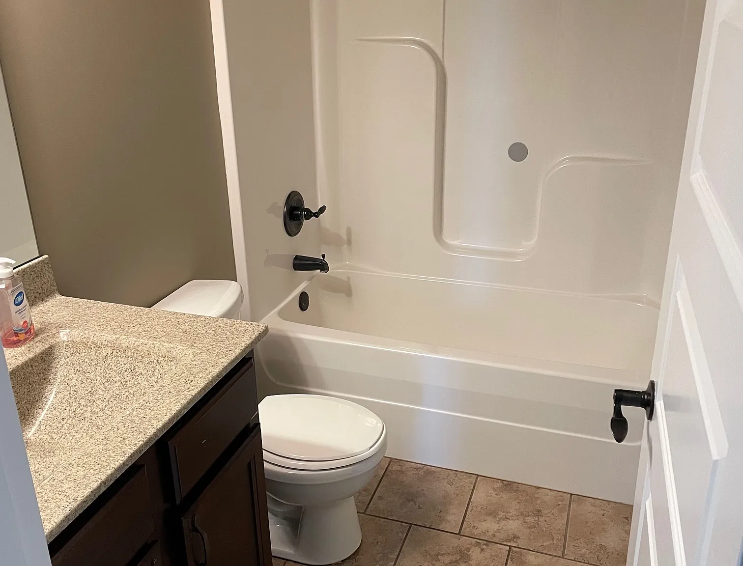 3 bed, 1374 sqft, $2,000 — Photo 4