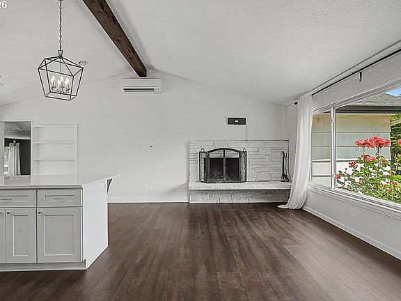 5th image of 3000 NE 49th St