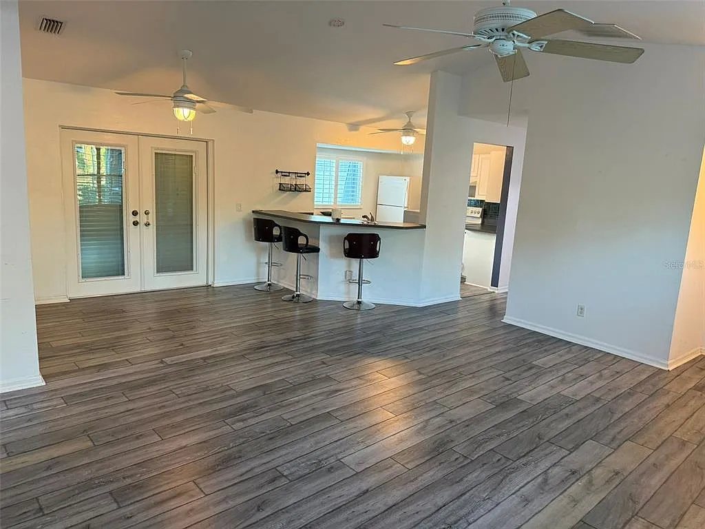 3 bed, 2.0 bath, 1195 sqft, $1,595 — Photo 3