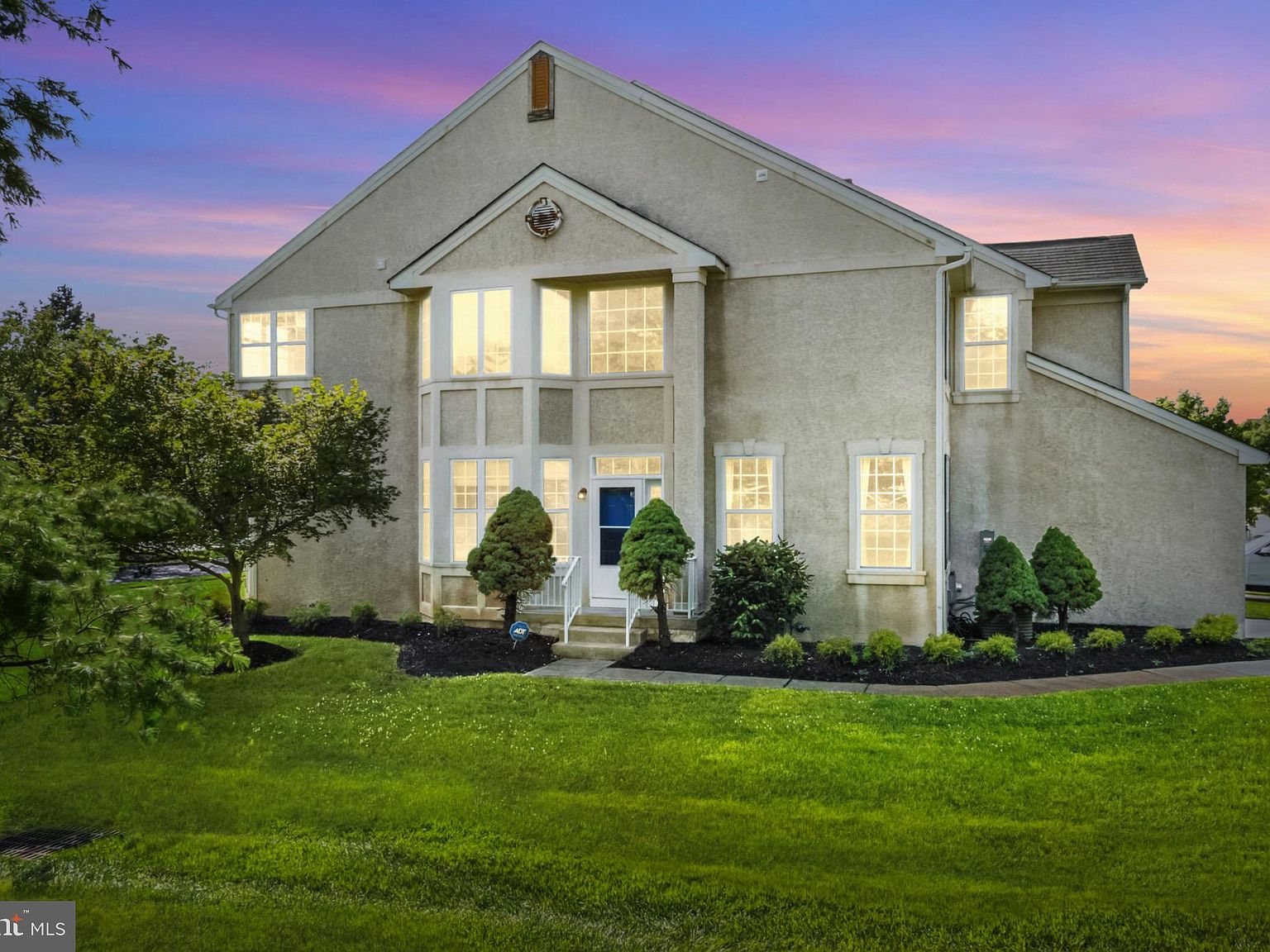 トップス house on the hill 90 311 Montclare Ln, Wood Dale, IL 60191 | Redfin