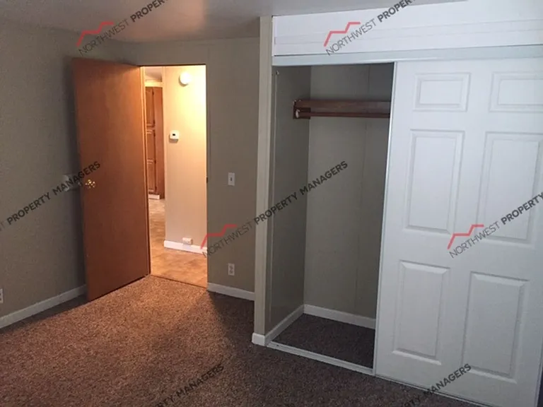 2495 NE Kresky Ave — Photo 8