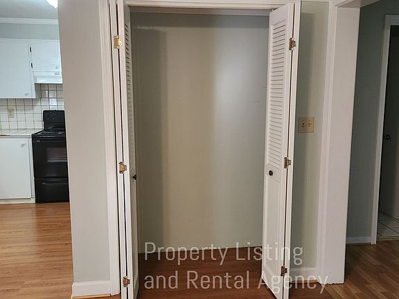 5th image of 310 W Chestnut St #2