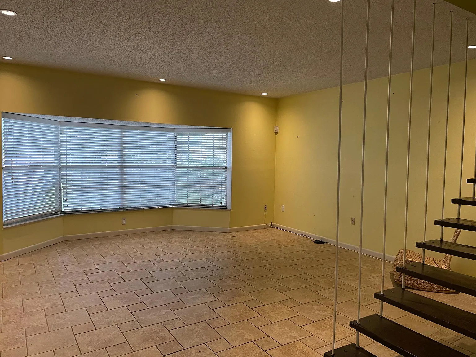 3 bed, 1975 sqft, $2,100 — Photo 4