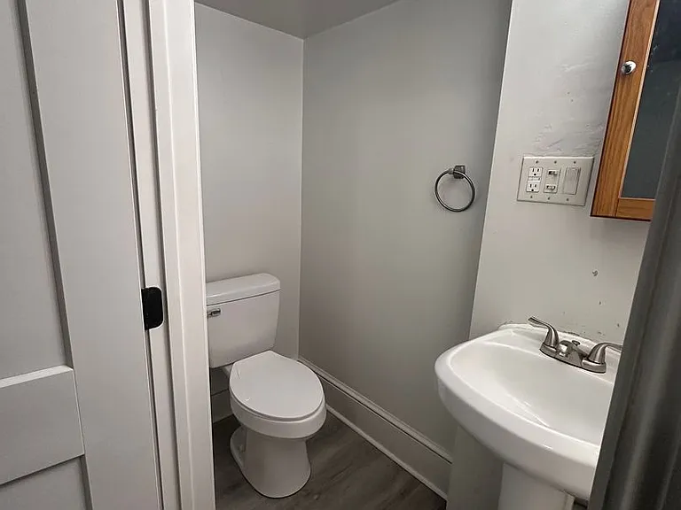 422 W Orange St — Photo 6