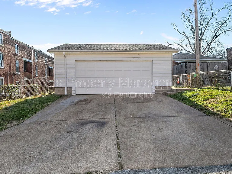 905 Russell Blvd — Photo 19