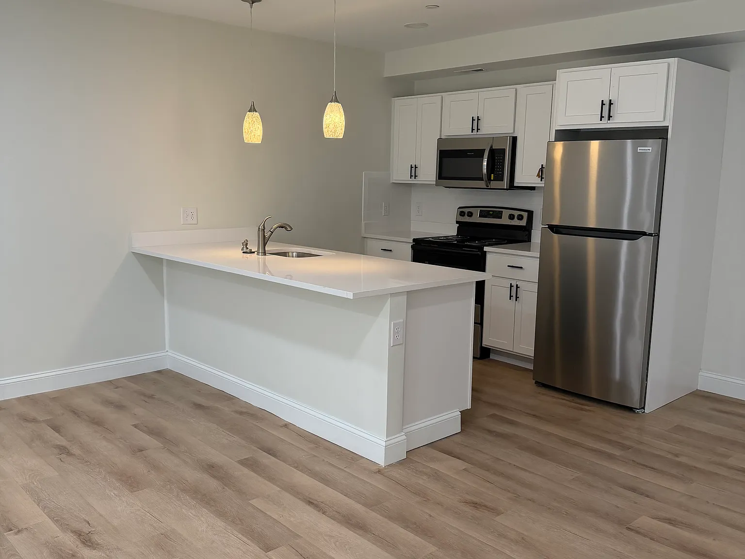 1 bed, 1.0 bath, $2,950 — Photo 2