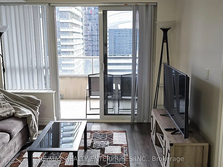 250 Wellington St W #1435 — Photo 14