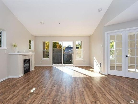3rd image of 2100 Palisade Blvd