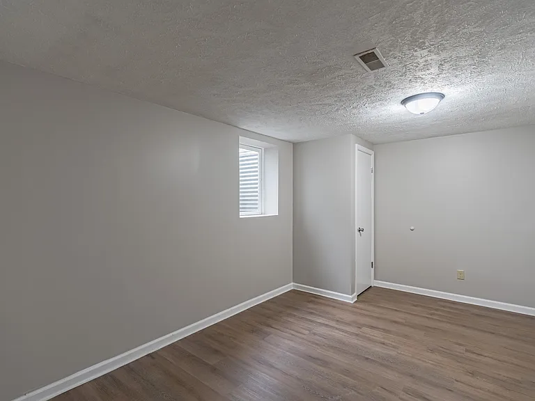 13103 Lillian St — Photo 37