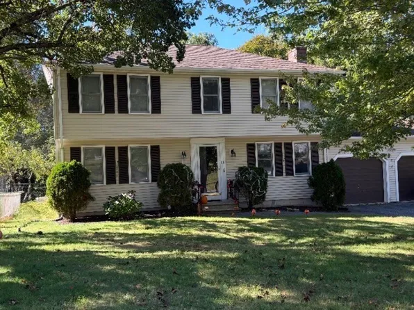 15 Tammie Rd, Hopedale, MA 01747