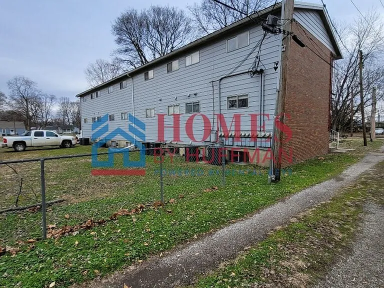 627 Frederick St — Photo 2
