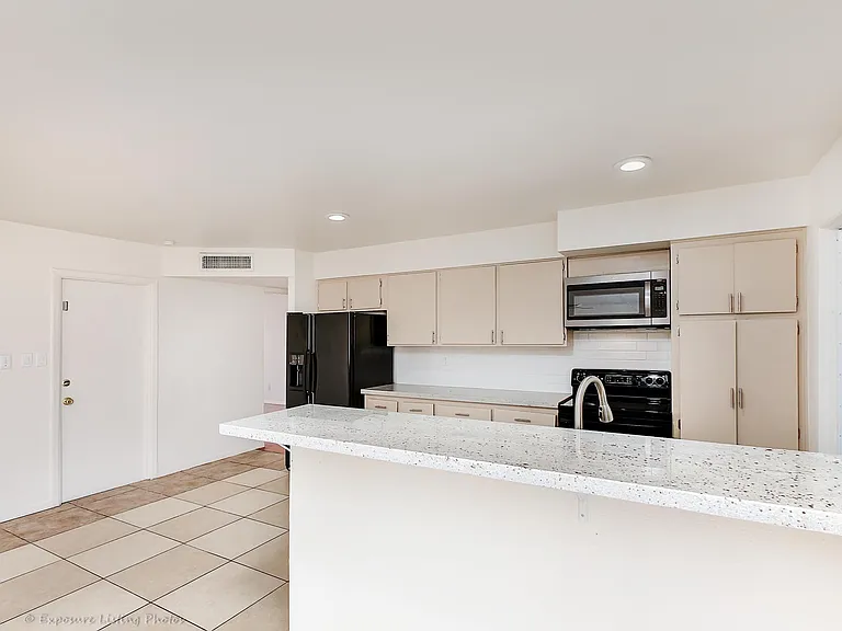 1702 E El Parque Dr — Photo 6