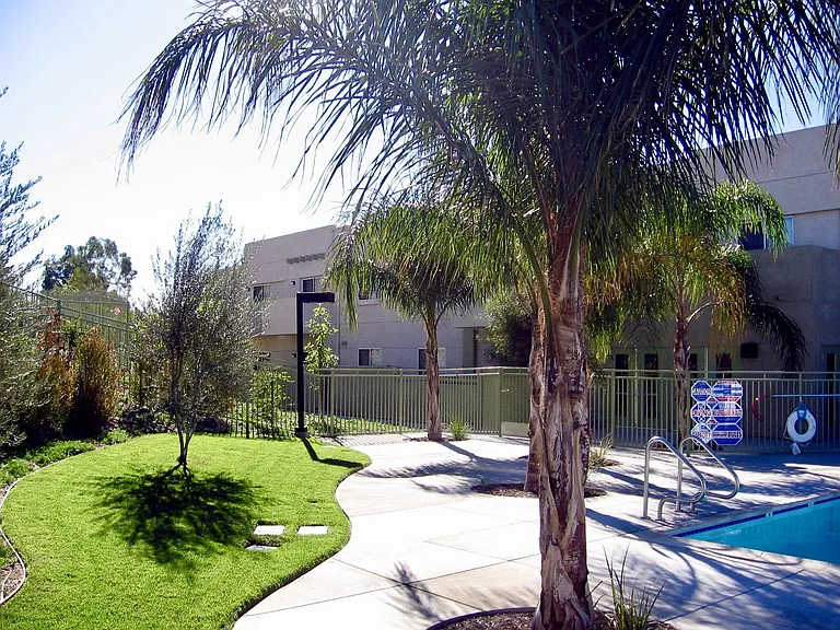 Towne Crest Apartments — Photo 8