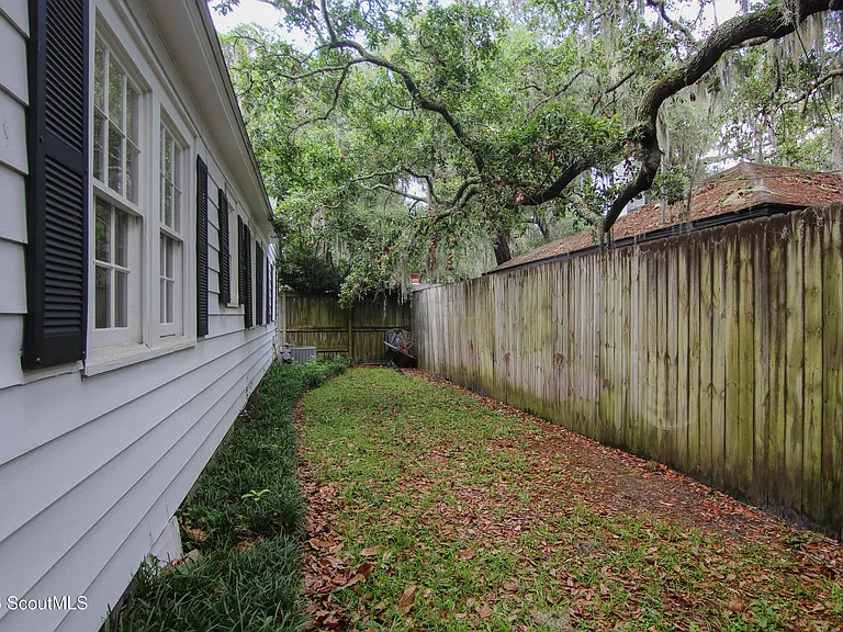 1207 Pine Ave — Photo 29