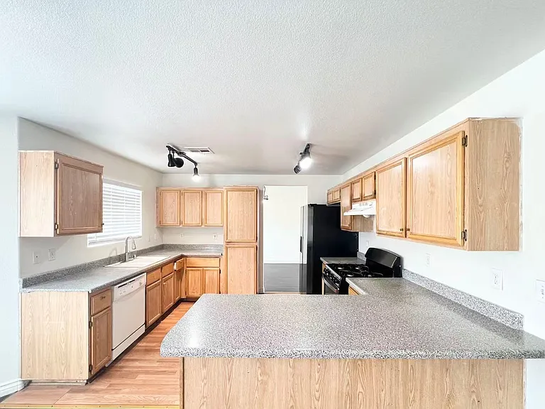 3604 Fort Niagara Ave — Photo 9