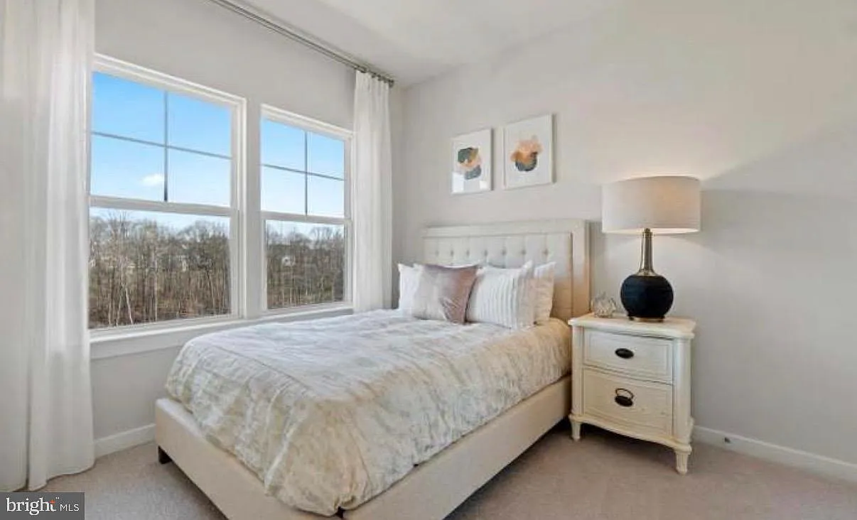 4 bed, 4.5 bath, 3130 sqft, $3,550 — Photo 4