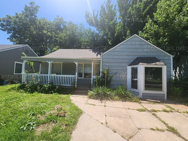 1043 N Dellrose Ave — Photo 1