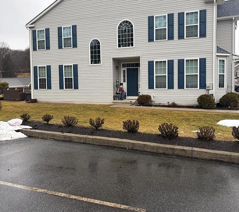 1st image of 74 Emily Ct