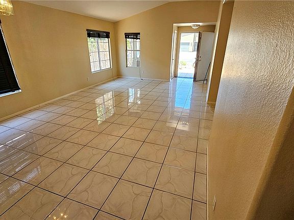 4th image of 7551 W Diablo Dr