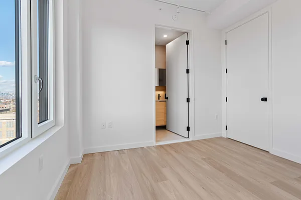 Rented by Carroll Development Leasing LLC | media 11