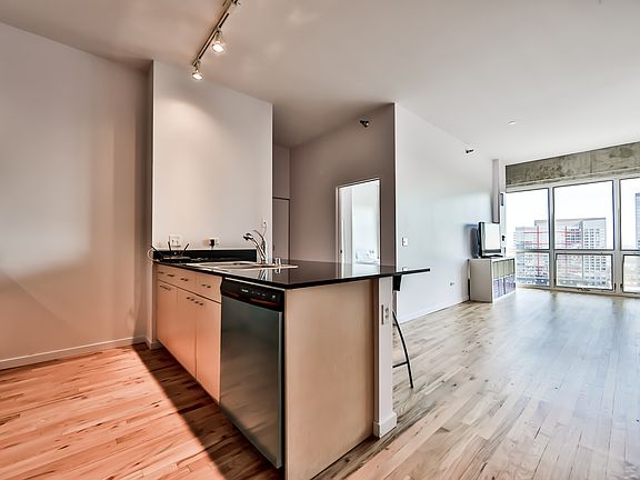 4th image of 1845 S Michigan Ave Unit 2008
