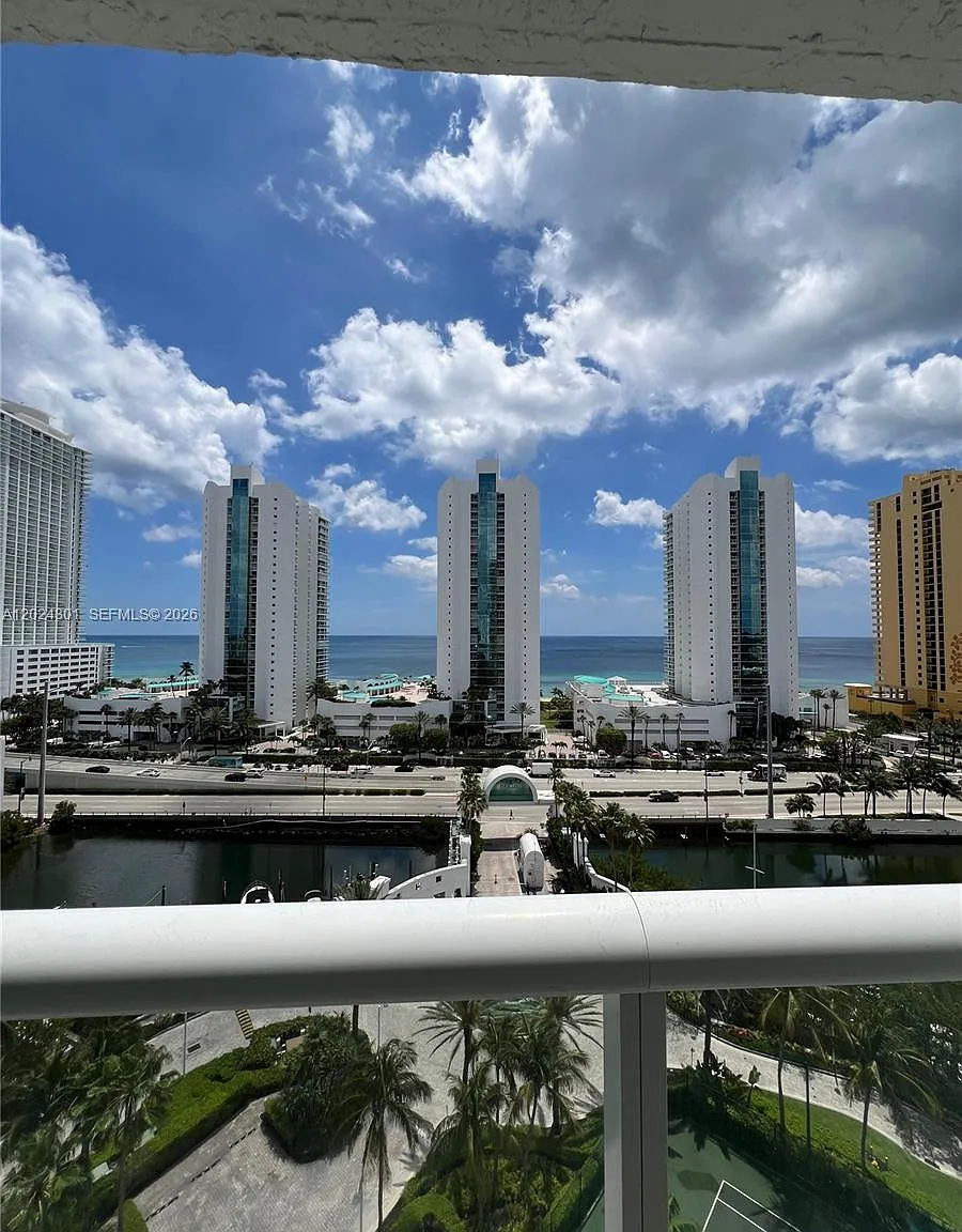 2 bed, 2.0 bath, 1530 sqft, $4,750 — Photo 3